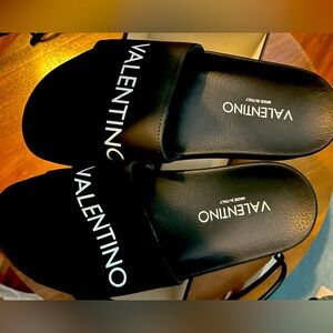 New Valentino women’s slides/sandals